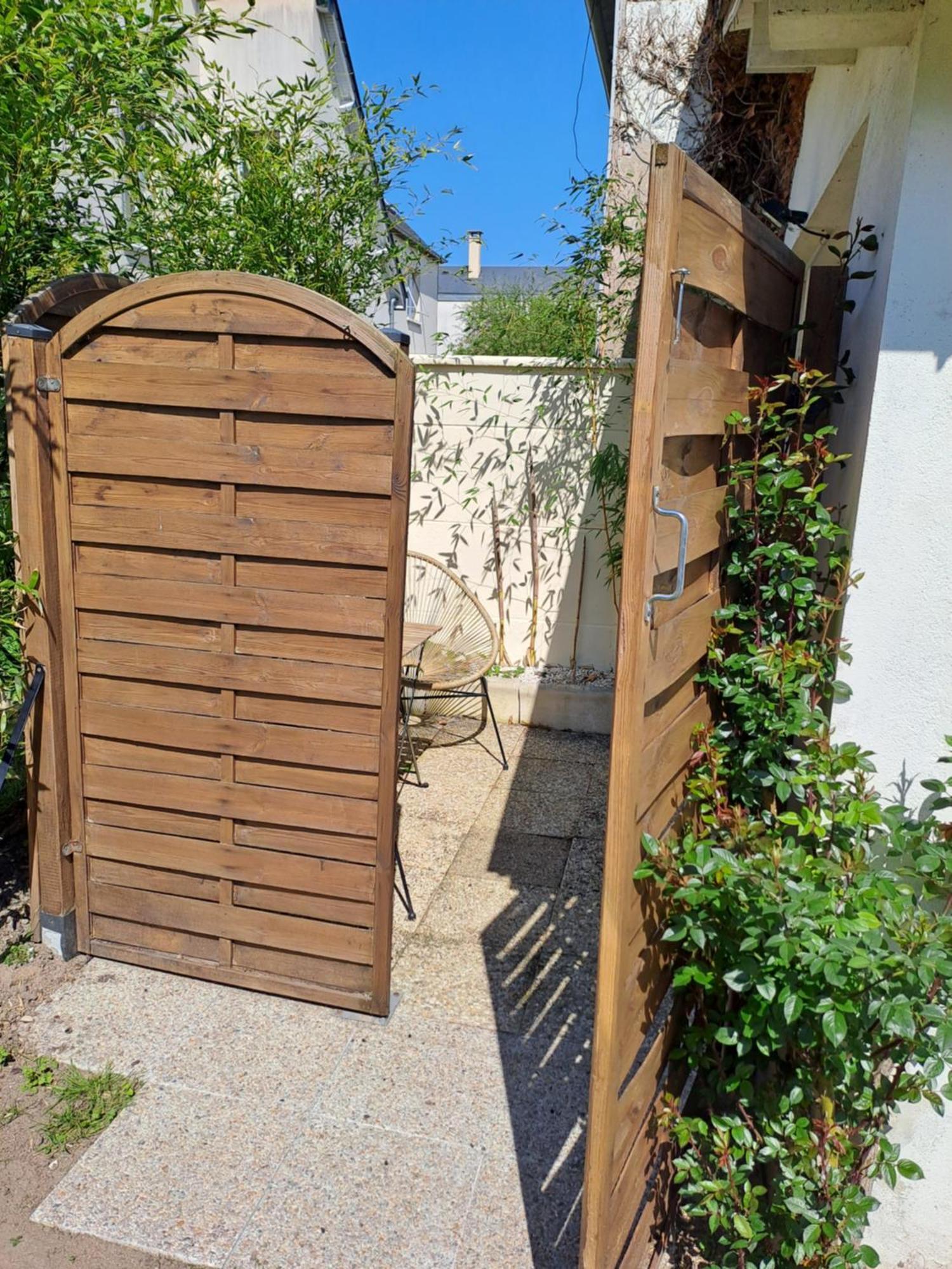 Joli Studio Au Calme Dans Un Jardin Privatif Ouistreham Kültér fotó