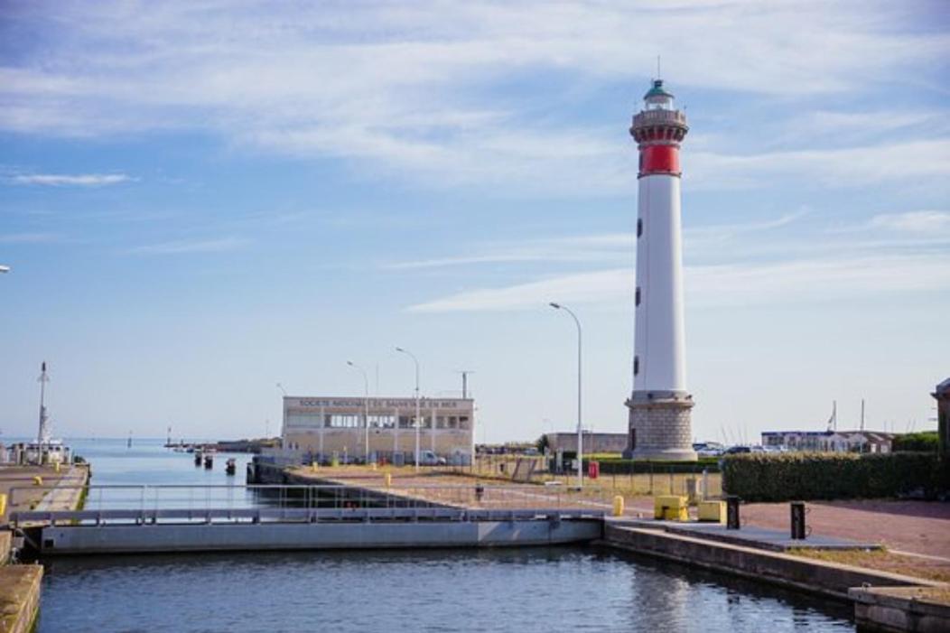 Joli Studio Au Calme Dans Un Jardin Privatif Ouistreham Kültér fotó